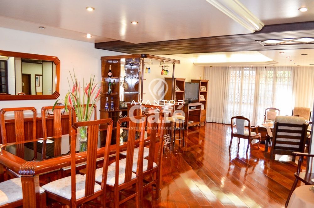 Casa em alto padrão no Bairro Nossa Senhora Medianeira — Casa com 3 quartos à venda em Nossa Senhora Medianeira, Santa Maria/RS