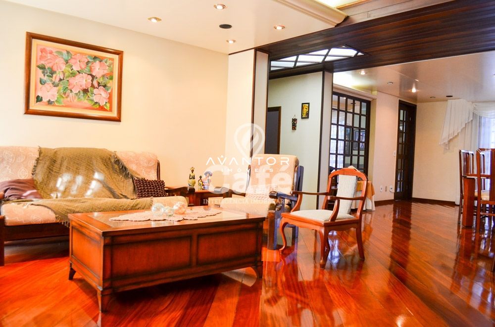 Casa em alto padrão no Bairro Nossa Senhora Medianeira — Casa com 3 quartos à venda em Nossa Senhora Medianeira, Santa Maria/RS