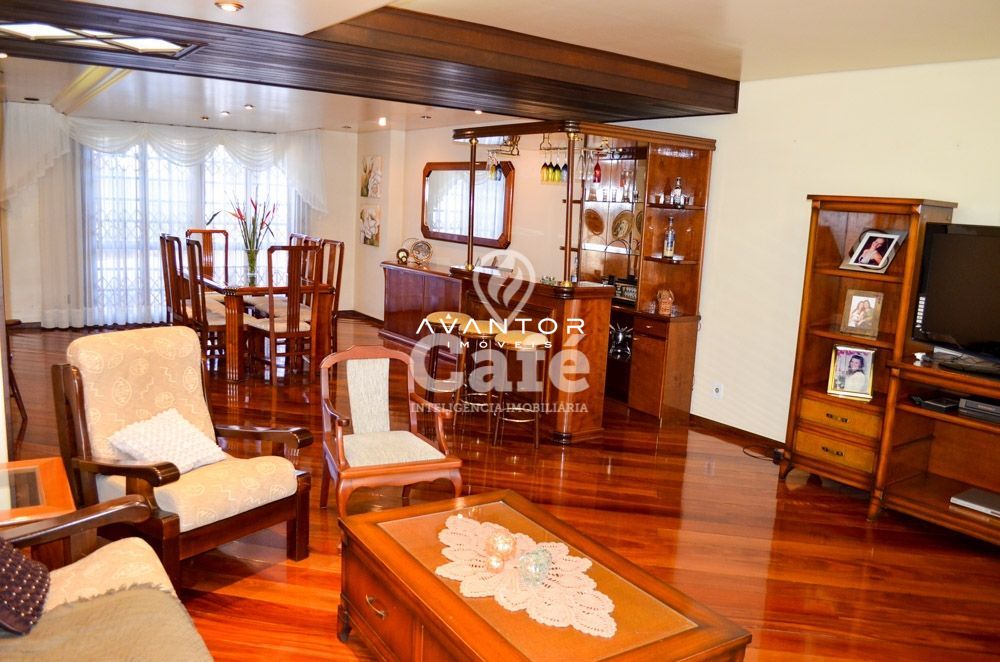 Casa em alto padrão no Bairro Nossa Senhora Medianeira — Casa com 3 quartos à venda em Nossa Senhora Medianeira, Santa Maria/RS