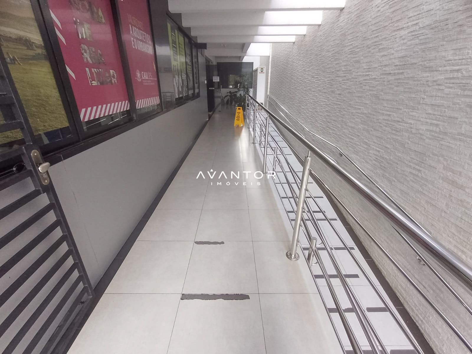 Sala Comercial com 3 salas à venda no Queluz Office, em Nossa Senhora das Dores, Santa Maria/RS — foto 2 de 15