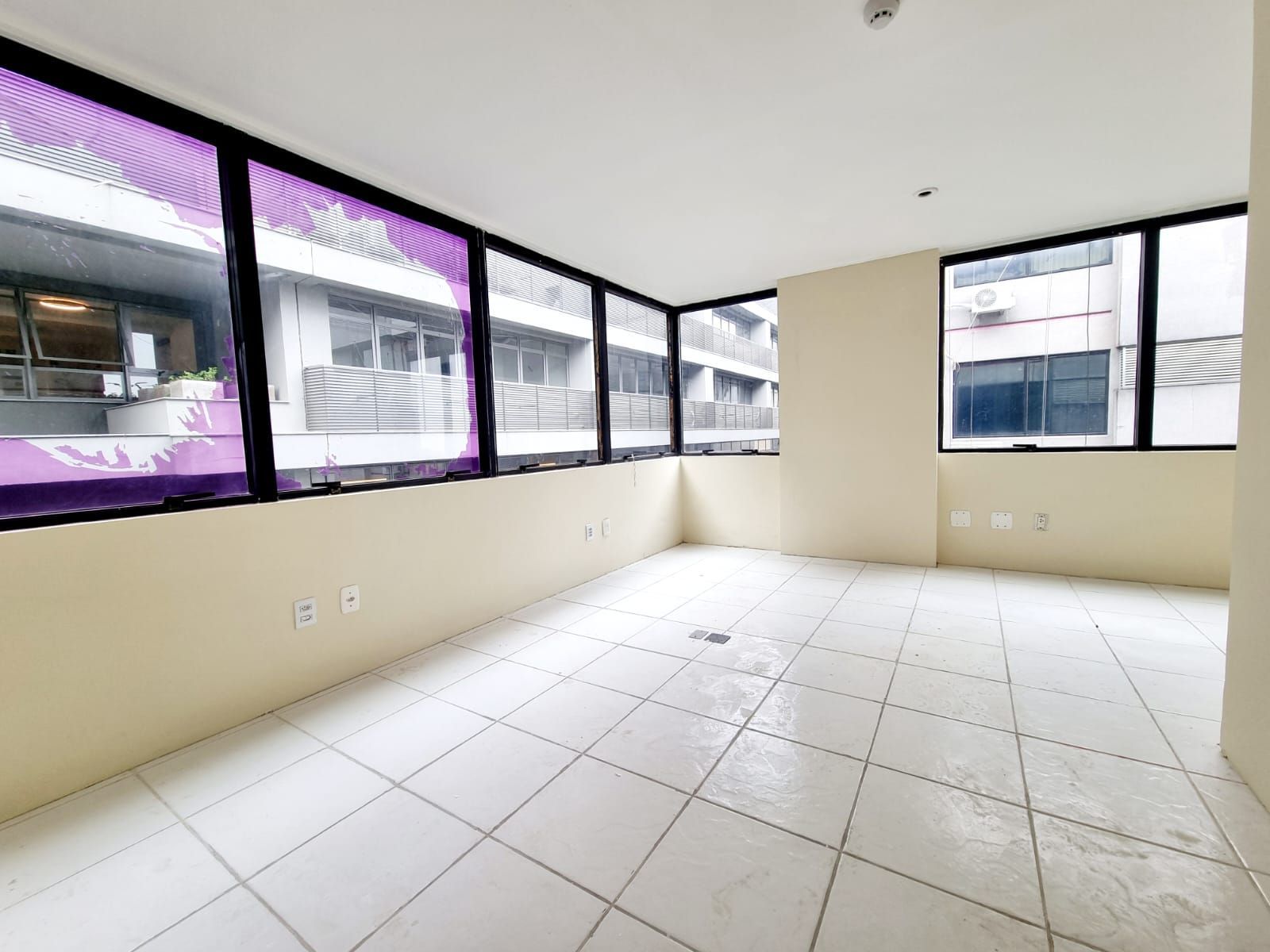 Sala Comercial com 3 salas à venda em Centro, Santa Maria/RS — foto 2 de 8