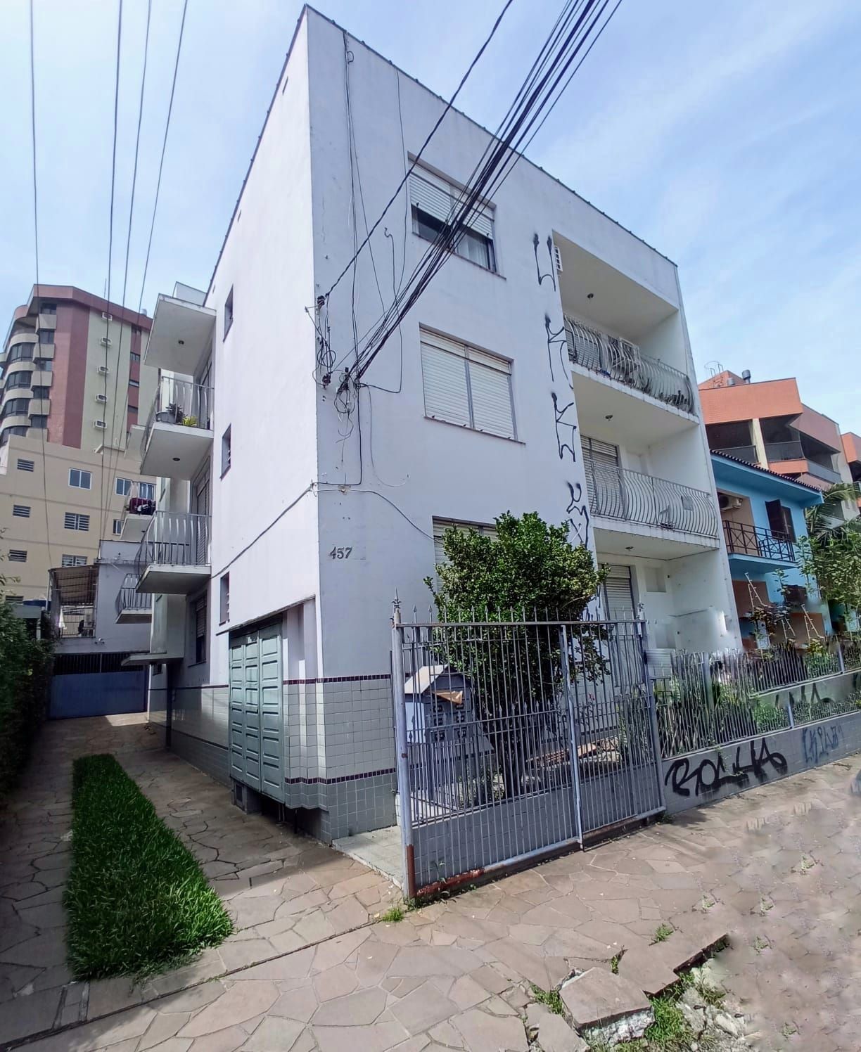 Kitnet No Bairro Medianeira com Banheiro Social, Cozinha e Área de Serviço — Studio com 1 quarto à venda e para alugar em Nossa Senhora Medianeira, Santa Maria/RS