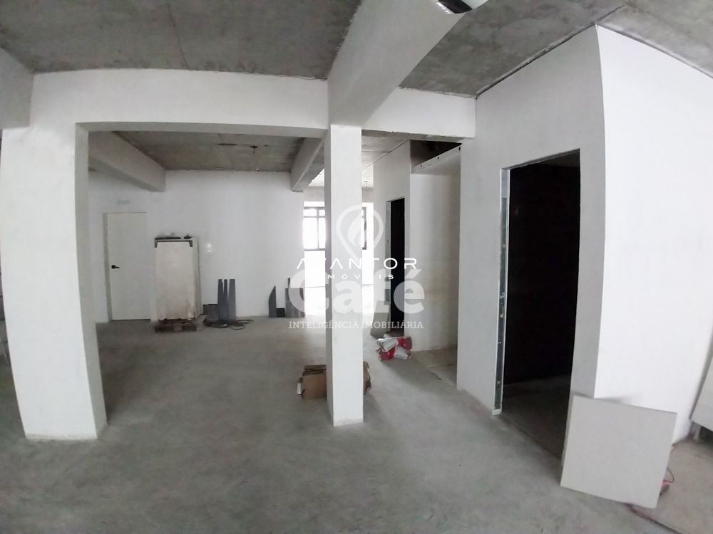 Sala comercial com 135m² de área privativa, 2 banheiros e copa — Sala Comercial com 1 sala à venda em Centro, Santa Maria/RS