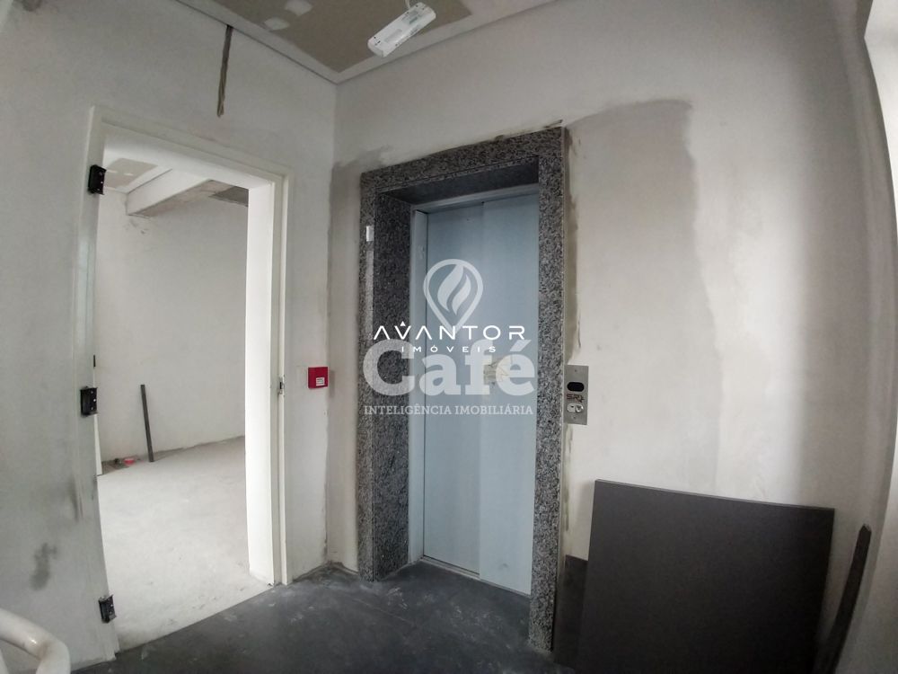 Sala comercial com 105m² de área privativa, 2 banheiros e copa — Sala Comercial com 1 sala à venda em Centro, Santa Maria/RS