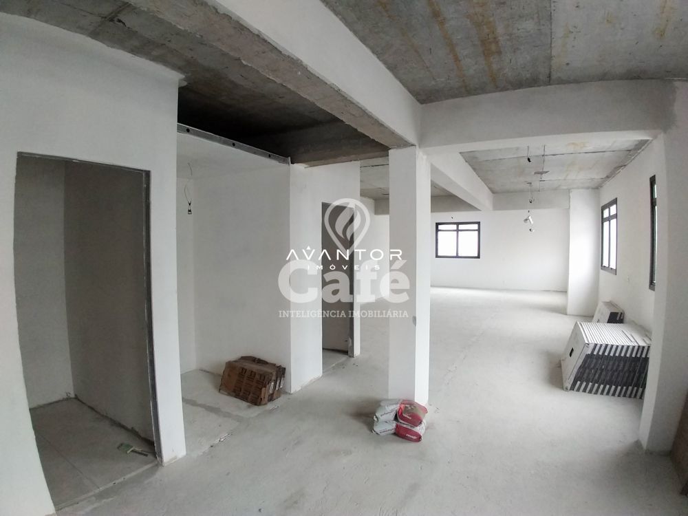 Sala comercial com 105m² de área privativa, 2 banheiros e copa — Sala Comercial com 1 sala à venda em Centro, Santa Maria/RS