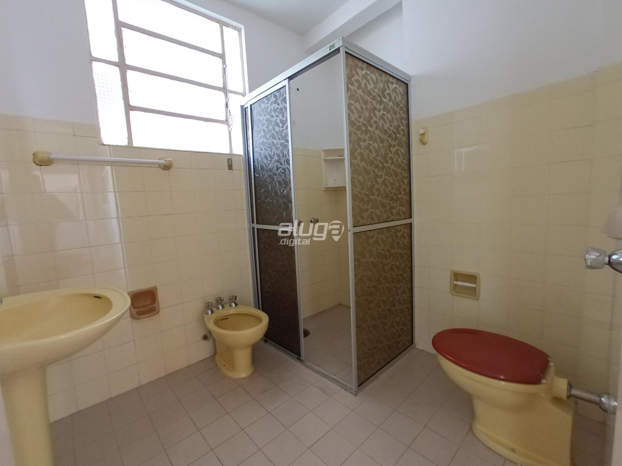 Apartamento no Centro De 2 Dormitórios, Sala Ampla, Banheiro Social, Cozinha, Banheiro Aux — Apartamento com 2 quartos à venda em Centro, Santa Maria/RS