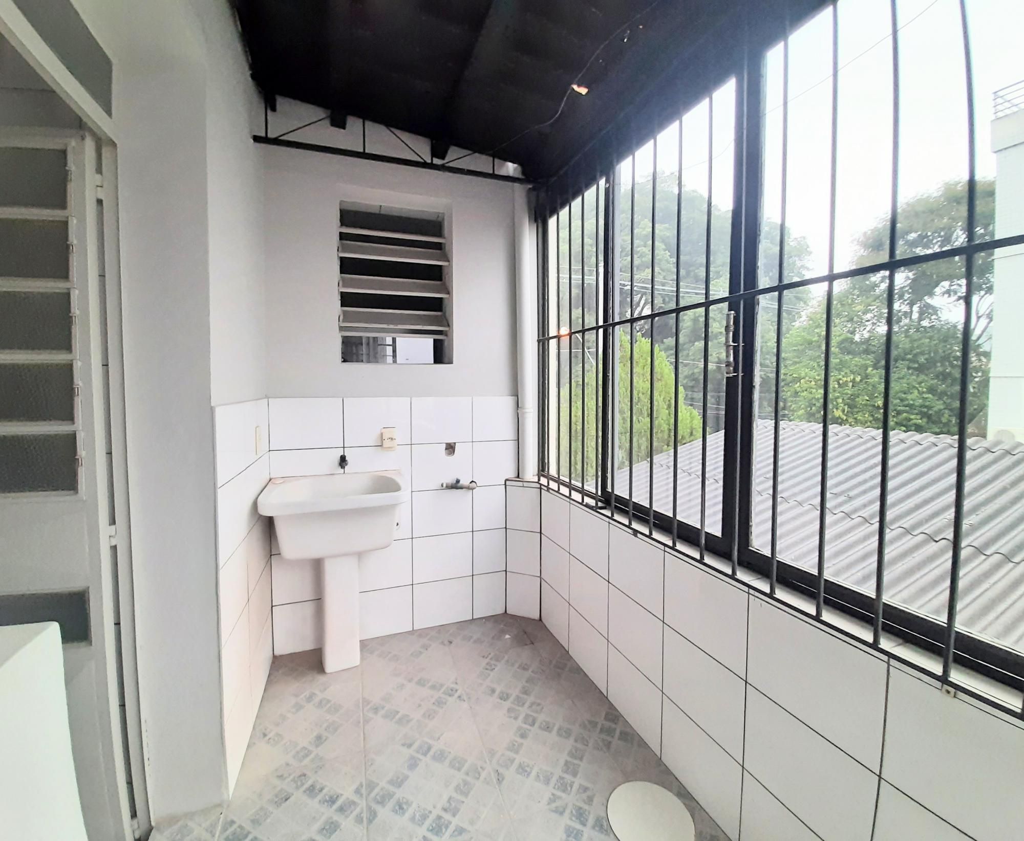 Apto 3 dormitórios, 2 banheiros, garagem, no centro — Apartamento com 3 quartos para alugar em Centro, Santa Maria/RS