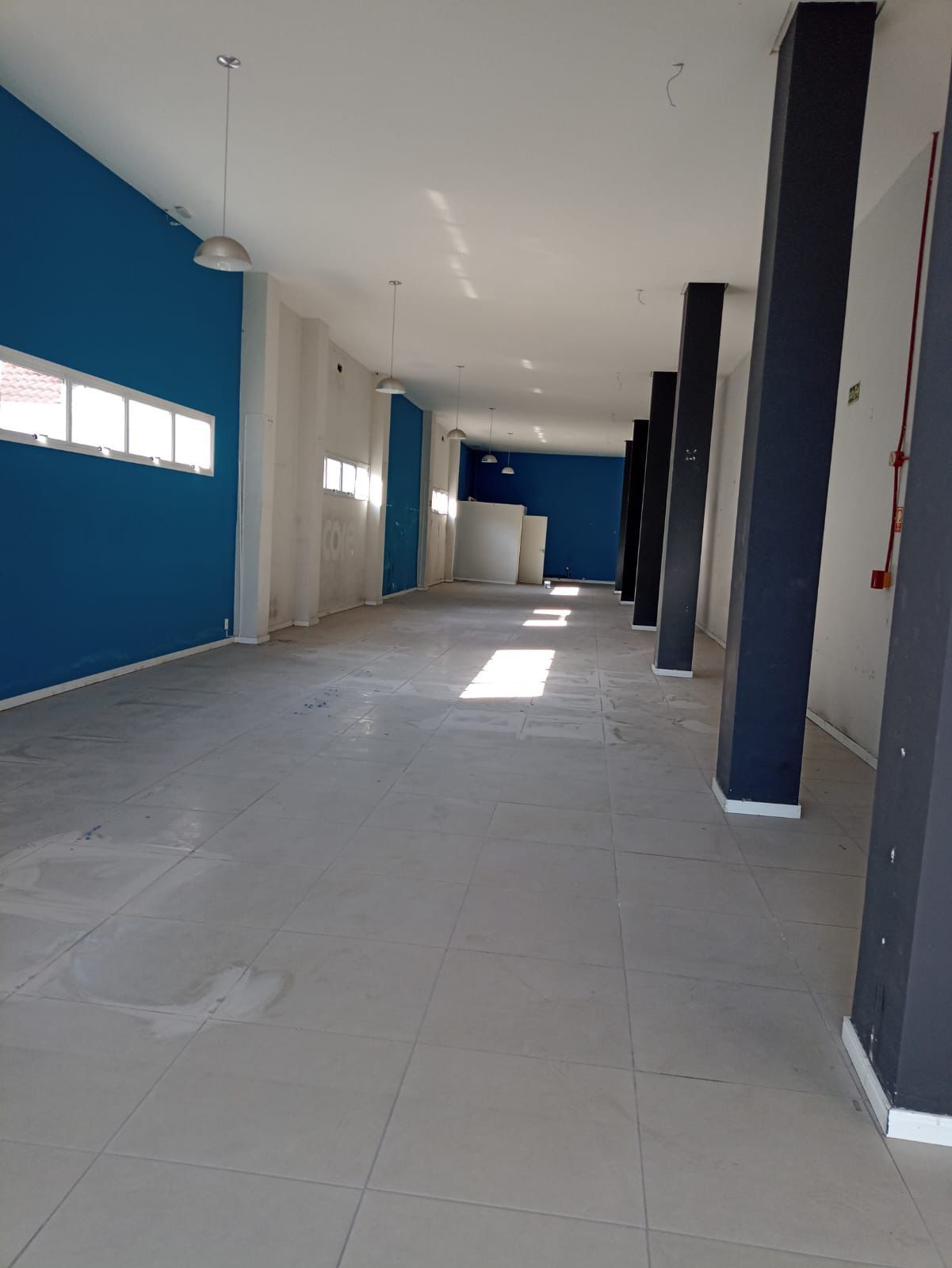 Loja Comercial Ampla De 330 m² Para Locação — Sala Comercial com 1 sala para alugar em Menino Jesus, Santa Maria/RS