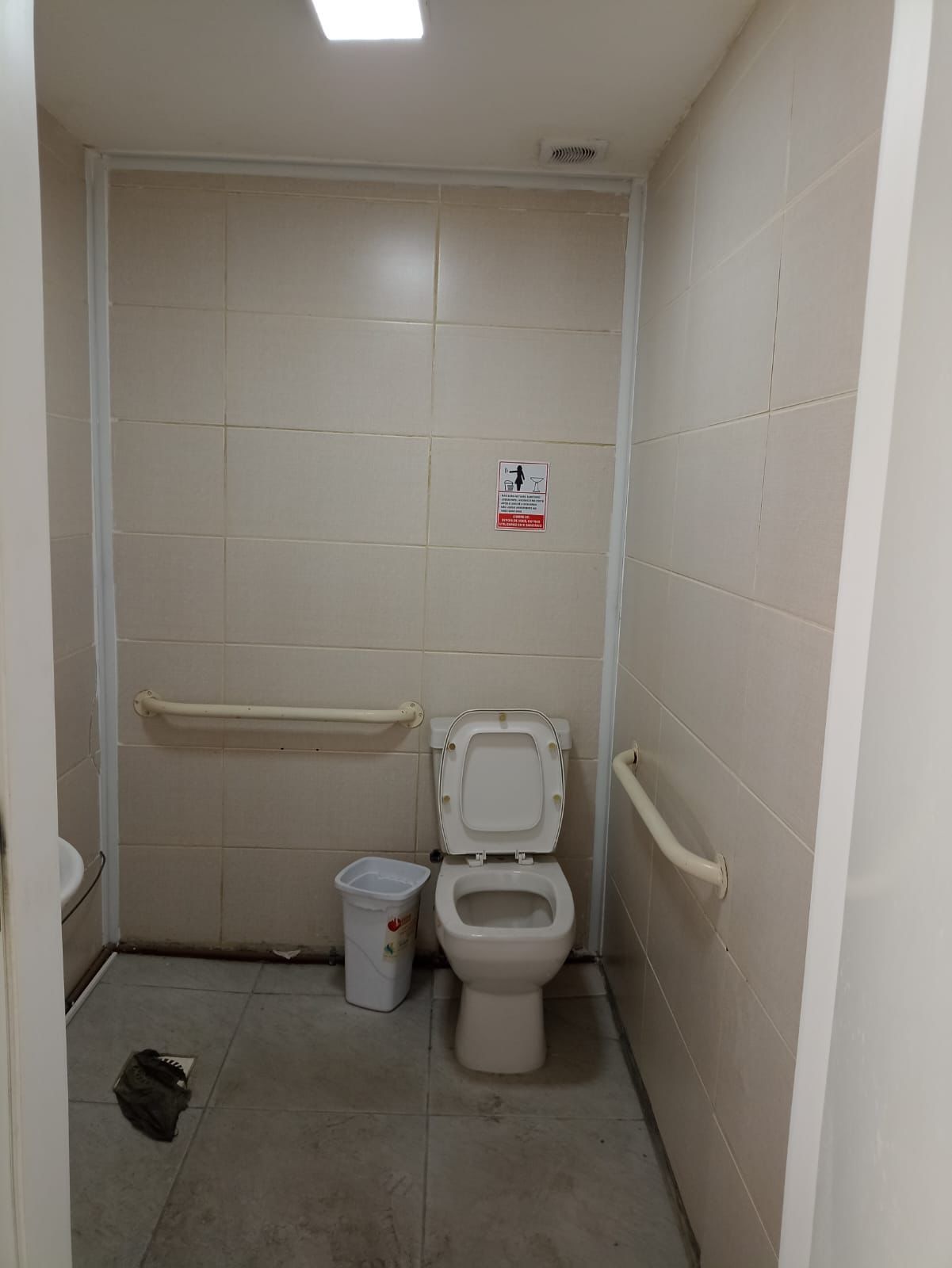 Loja Comercial Ampla De 330 m² Para Locação — Sala Comercial com 1 sala para alugar em Menino Jesus, Santa Maria/RS