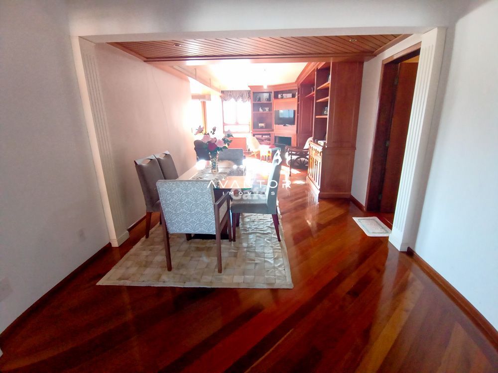 Lindo apartamento 3 dormitórios, sendo um suíte e closet, sala 3 ambientes com lareira, ár — Apartamento com 4 quartos à venda em Nossa Senhora de Fátima, Santa Maria/RS