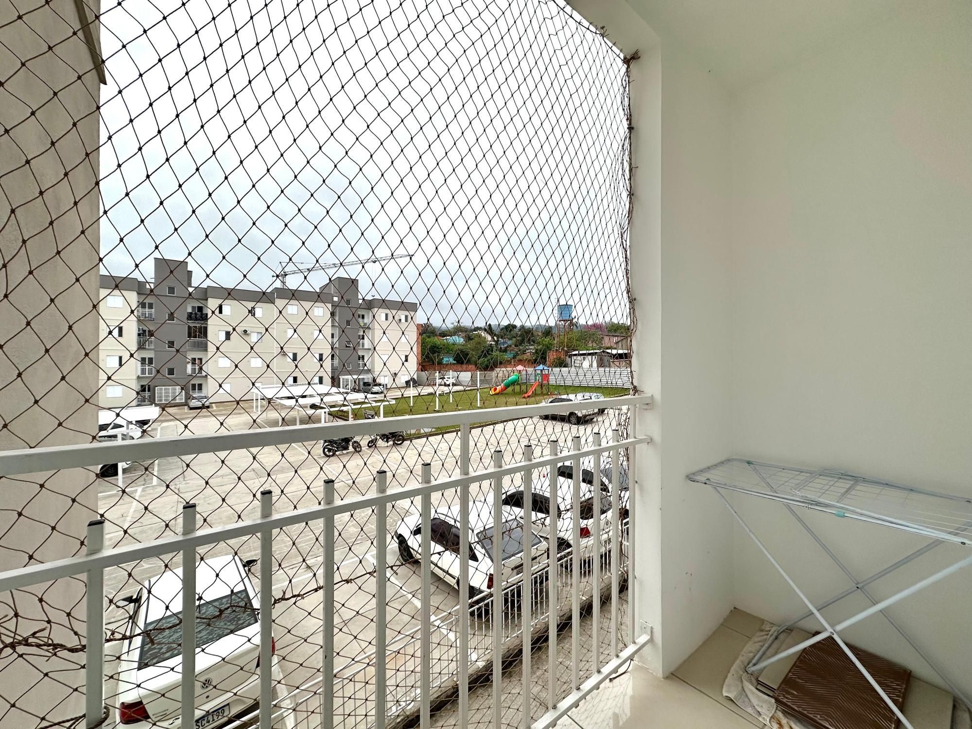 Apartamento mobiliado de 2 dormitórios, sala e cozinha conjugadas, banheiro social, sacada — Apartamento com 2 quartos para alugar em Caturrita, Santa Maria/RS