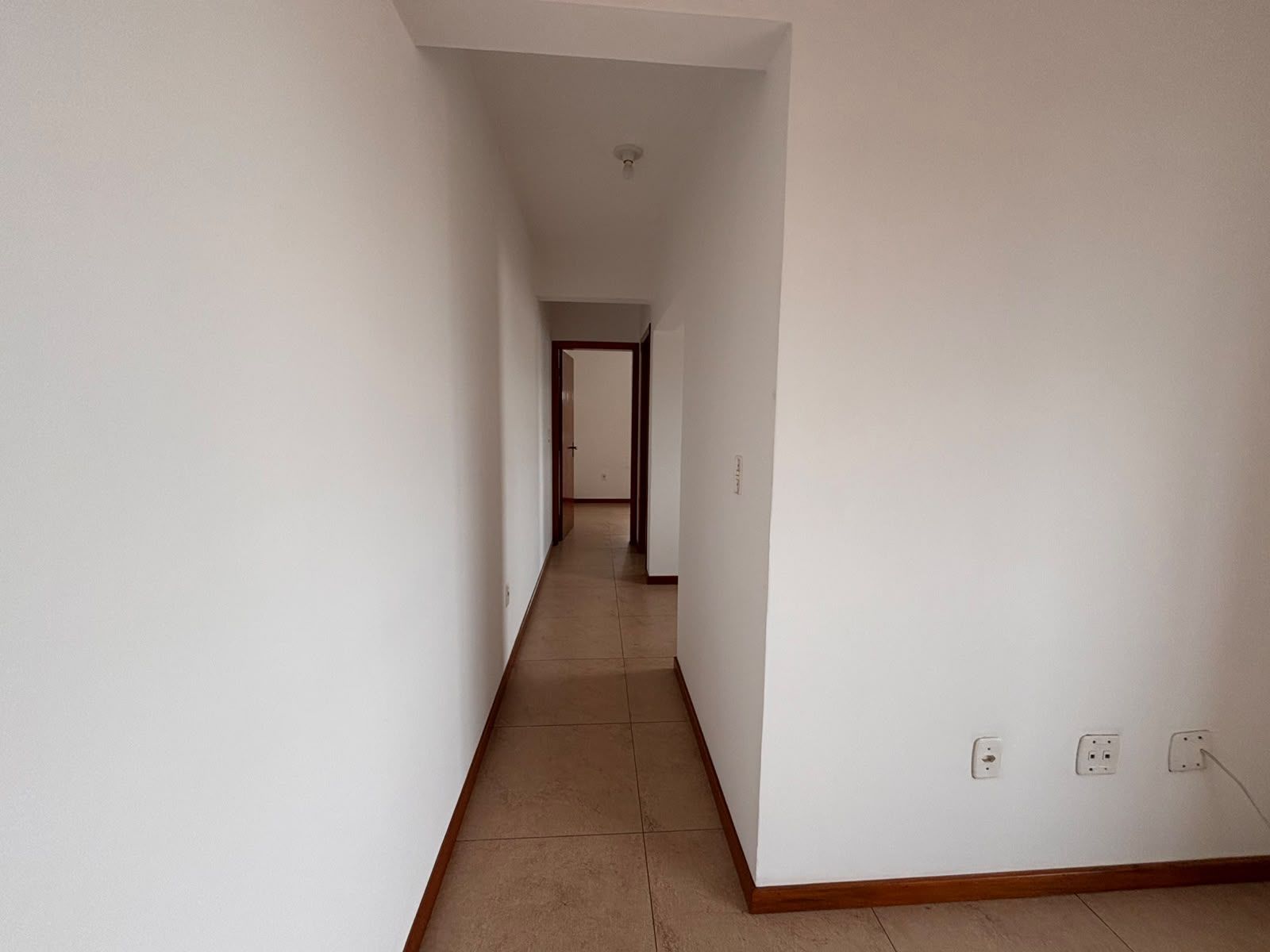 Apartamento de 1 dormitório, churrasqueira e garagem no bairro Camobi em Santa Maria — Apartamento com 1 quarto para alugar em Camobi, Santa Maria/RS