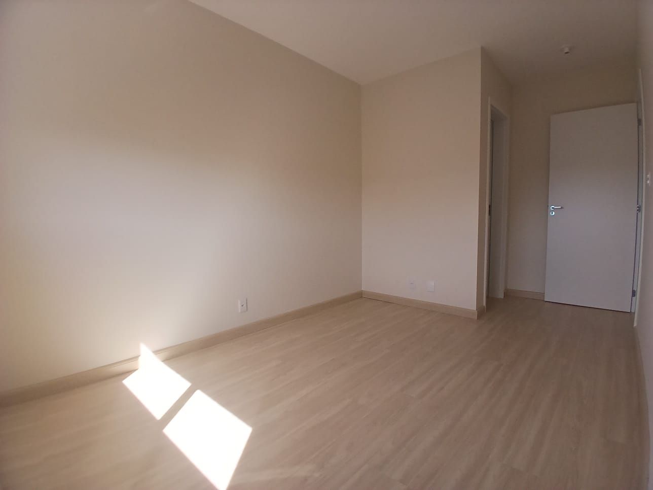 Apartamento em Camobi de 2 dormitórios, suíte, sala de estar, banheiro social, cozinha, ár — Apartamento com 2 quartos para alugar em São José, Santa Maria/RS