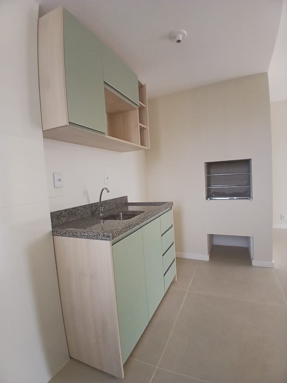 Apartamento em Camobi de 2 dormitórios, suíte, sala de estar, banheiro social, cozinha, ár — Apartamento com 2 quartos para alugar em São José, Santa Maria/RS