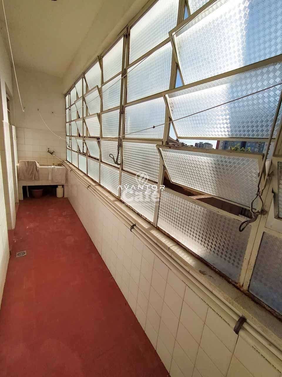 Amplo apartamento de 3 dormitórios com vaga de garagem e sacada — Apartamento com 3 quartos à venda em Centro, Santa Maria/RS