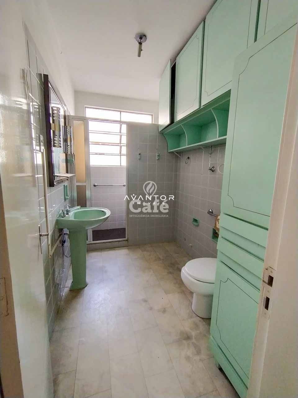 Amplo apartamento de 3 dormitórios com vaga de garagem e sacada — Apartamento com 3 quartos à venda em Centro, Santa Maria/RS