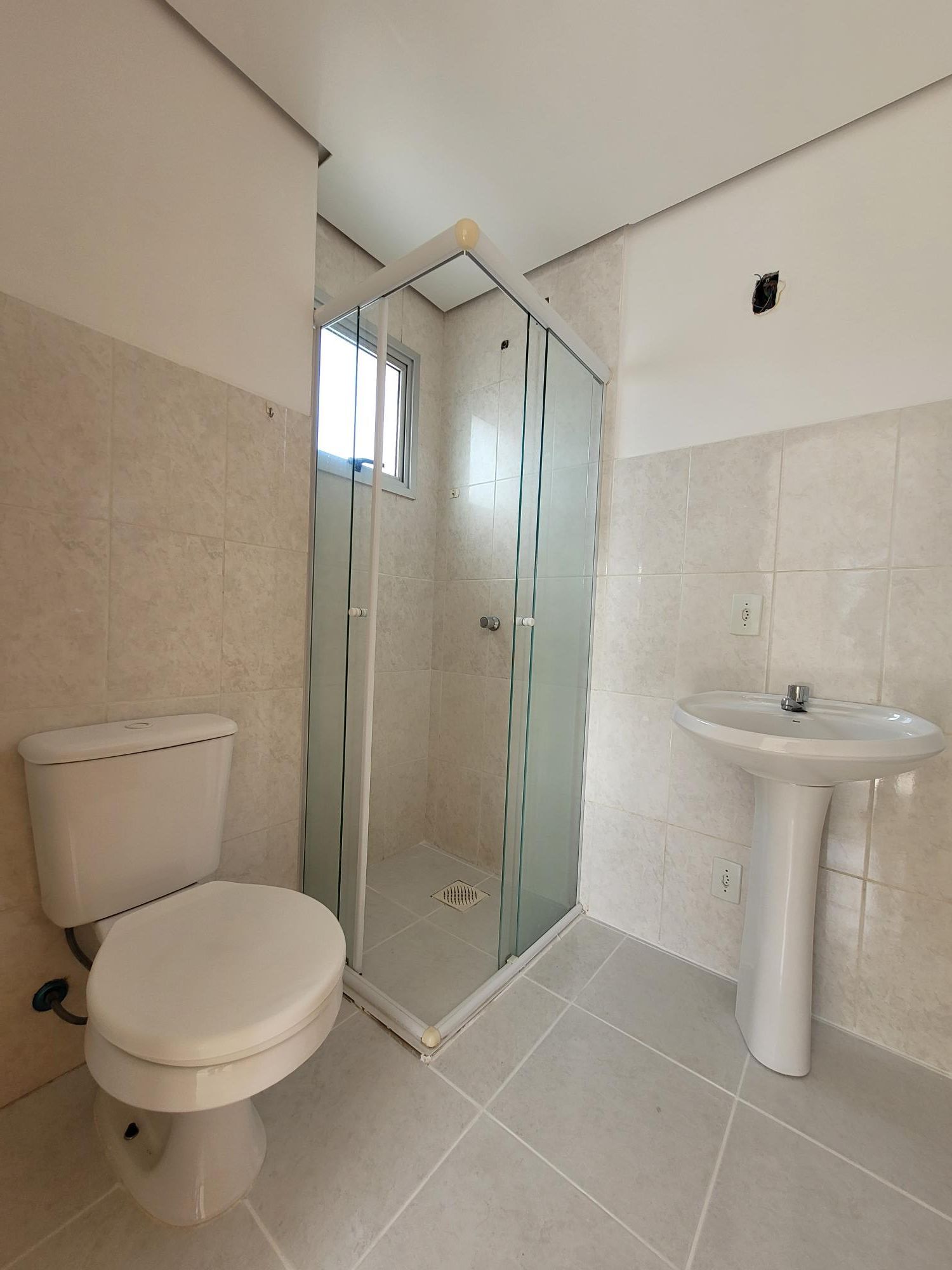 Apartamento de 3 dormitórios, Suíte, Sacada com churrasqueira, Box de Garagem, no Residenc — Apartamento com 3 quartos para alugar em Centro, Santa Maria/RS