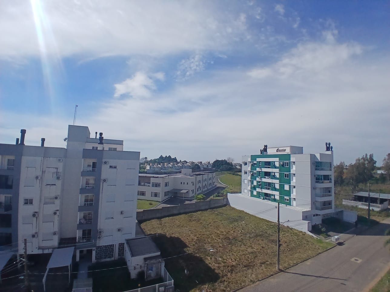 Apartamento em Camobi de 2 dormitórios, suíte, sala de estar, banheiro social, cozinha, ár — Apartamento com 2 quartos para alugar em São José, Santa Maria/RS