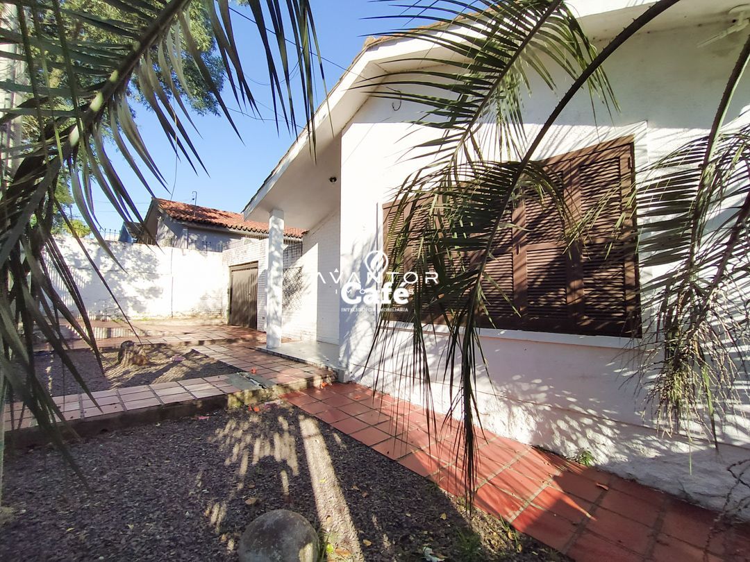 Casa de 3 dormitórios e com pátio — Casa com 3 quartos à venda em Patronato, Santa Maria/RS
