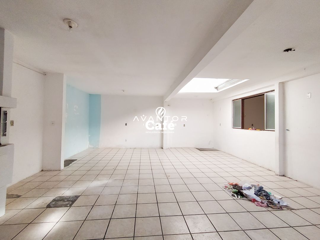 Casa de 3 dormitórios e com pátio — Casa com 3 quartos à venda em Patronato, Santa Maria/RS