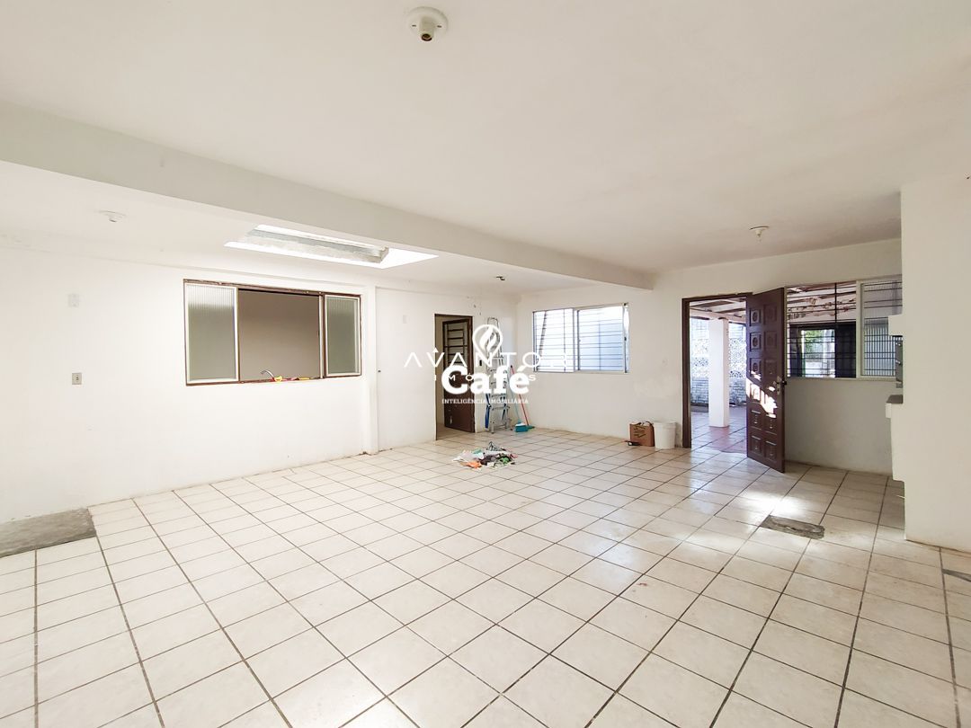 Casa de 3 dormitórios e com pátio — Casa com 3 quartos à venda em Patronato, Santa Maria/RS