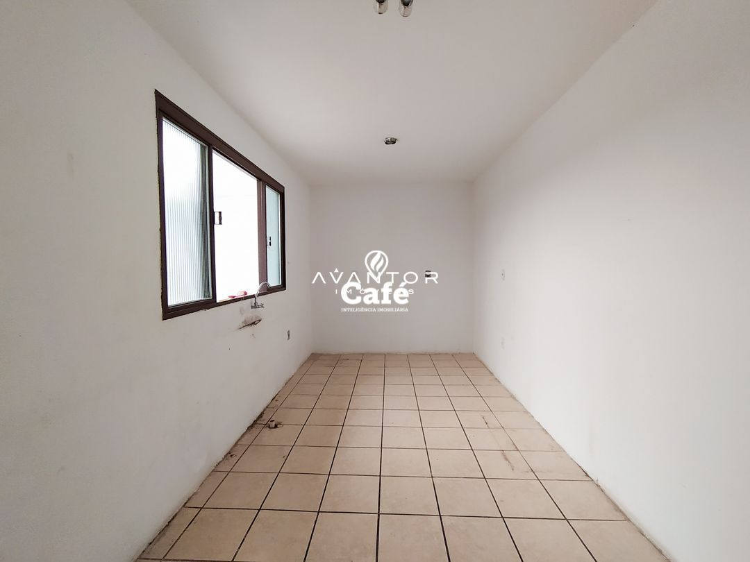 Casa de 3 dormitórios e com pátio — Casa com 3 quartos à venda em Patronato, Santa Maria/RS