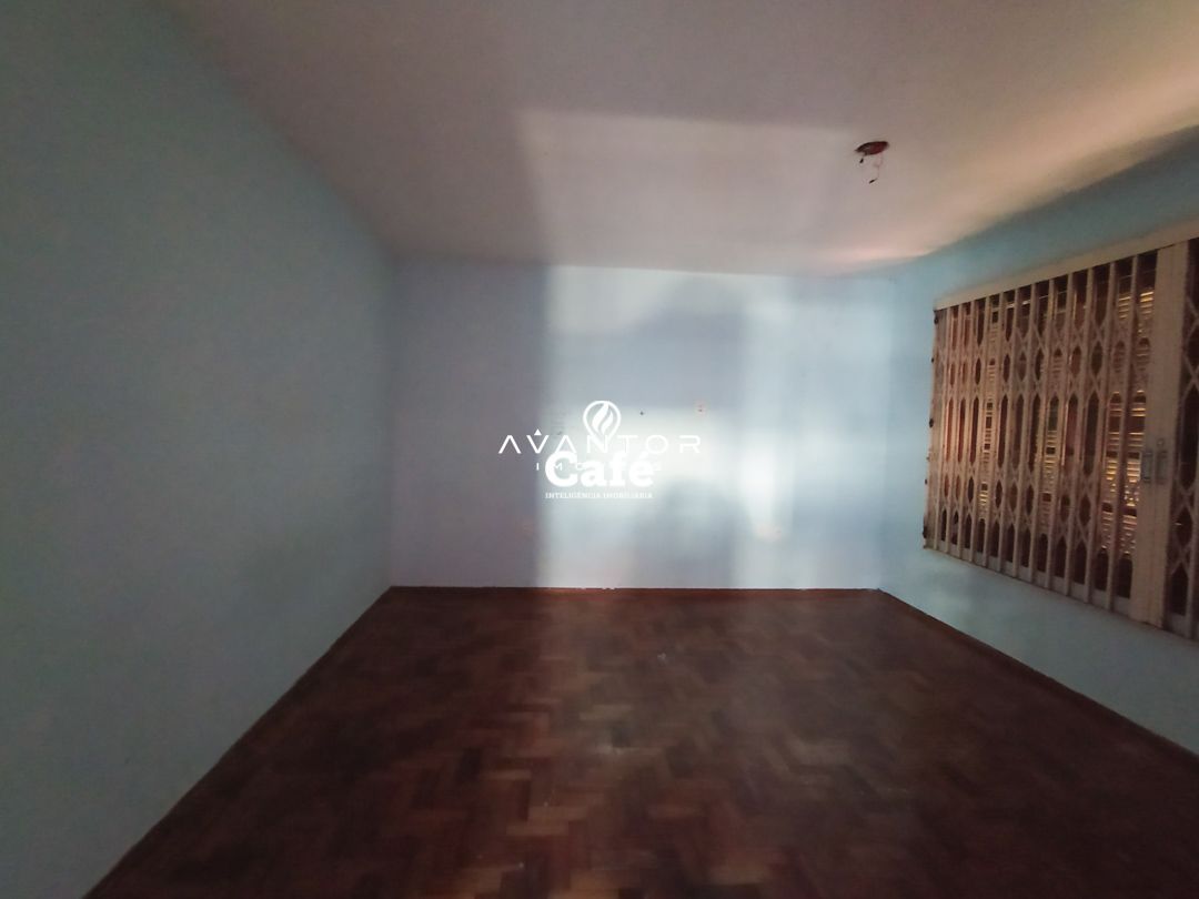 Casa de 3 dormitórios e com pátio — Casa com 3 quartos à venda em Patronato, Santa Maria/RS