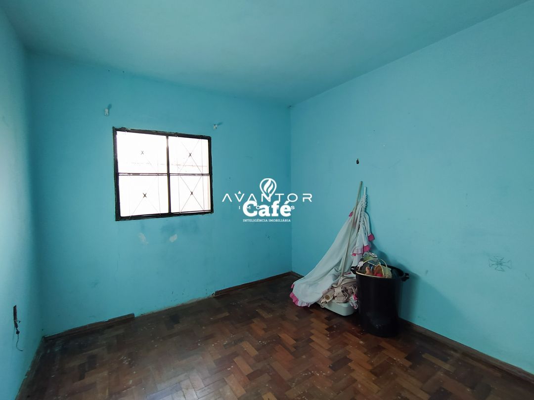 Casa de 3 dormitórios e com pátio — Casa com 3 quartos à venda em Patronato, Santa Maria/RS