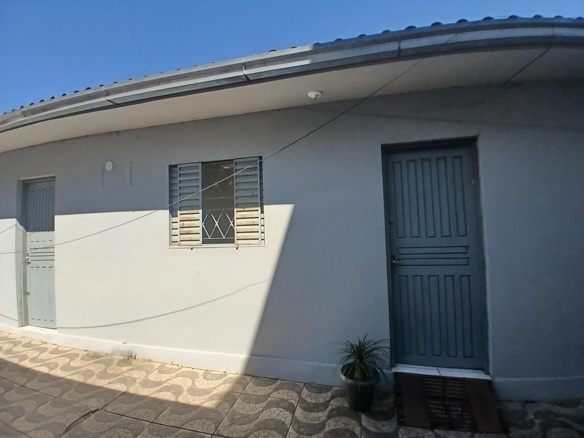 Casa de 1 dormitório, sala e cozinha conjugadas e área de serviço para locação — Casa com 1 quarto para alugar em Nossa Senhora de Lourdes, Santa Maria/RS