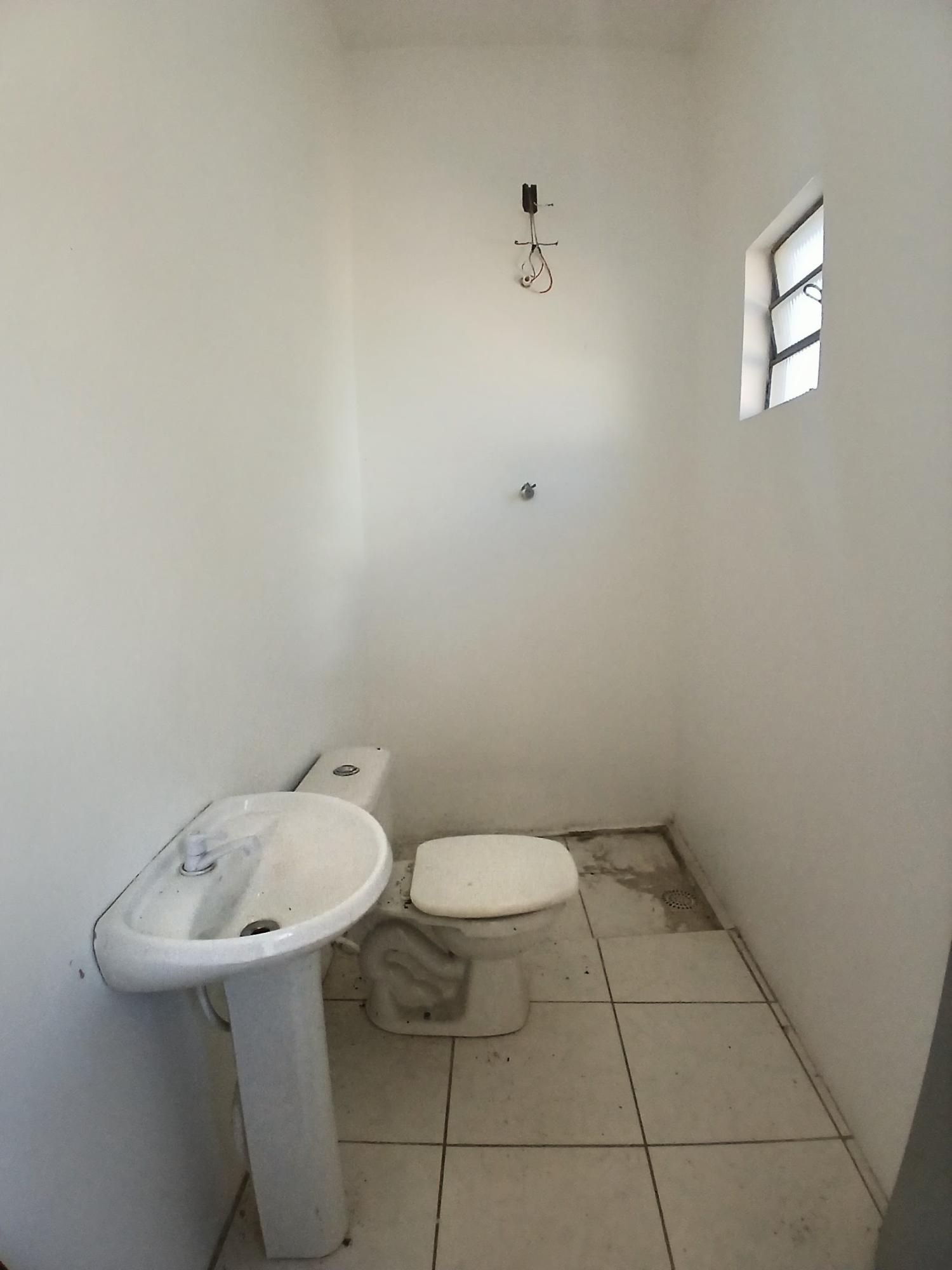 Casa de 1 dormitório, sala e cozinha conjugadas e área de serviço para locação — Casa com 1 quarto para alugar em Nossa Senhora de Lourdes, Santa Maria/RS