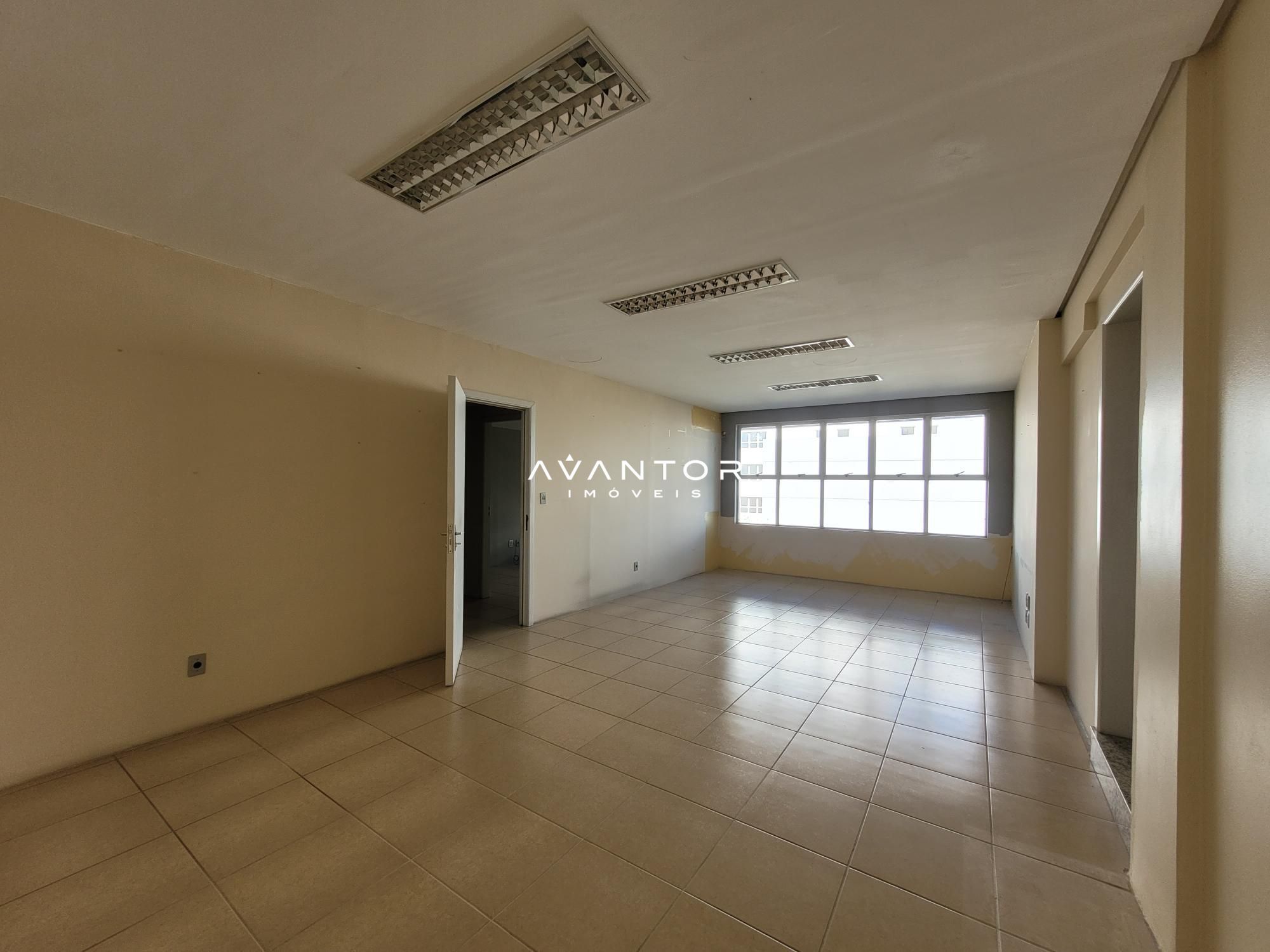 Sala Comercial com 10 salas para alugar em Nossa Senhora Medianeira, Santa Maria/RS — foto 6 de 31