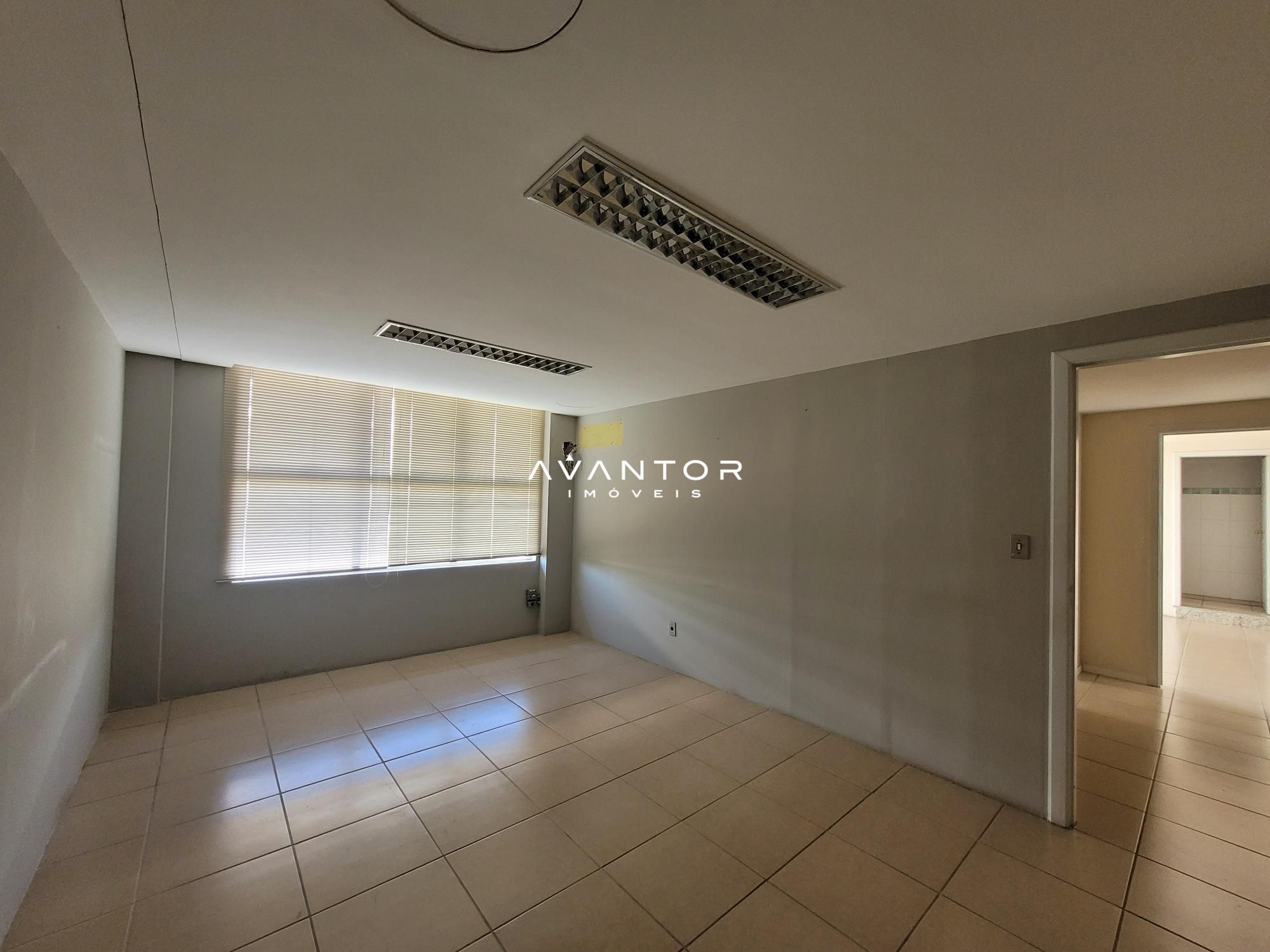 Sala Comercial com 10 salas para alugar em Nossa Senhora Medianeira, Santa Maria/RS — foto 30 de 31