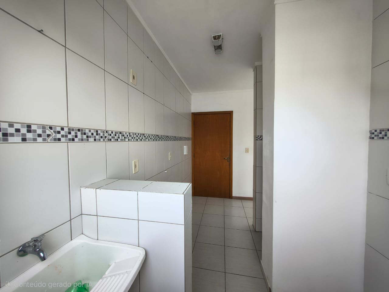 Apartamento de 1 dormitório, cozinha ,sala, churrasqueira e garagem no bairro Nossa Senhor — Apartamento com 1 quarto para alugar em Nossa Senhora de Fátima, Santa Maria/RS