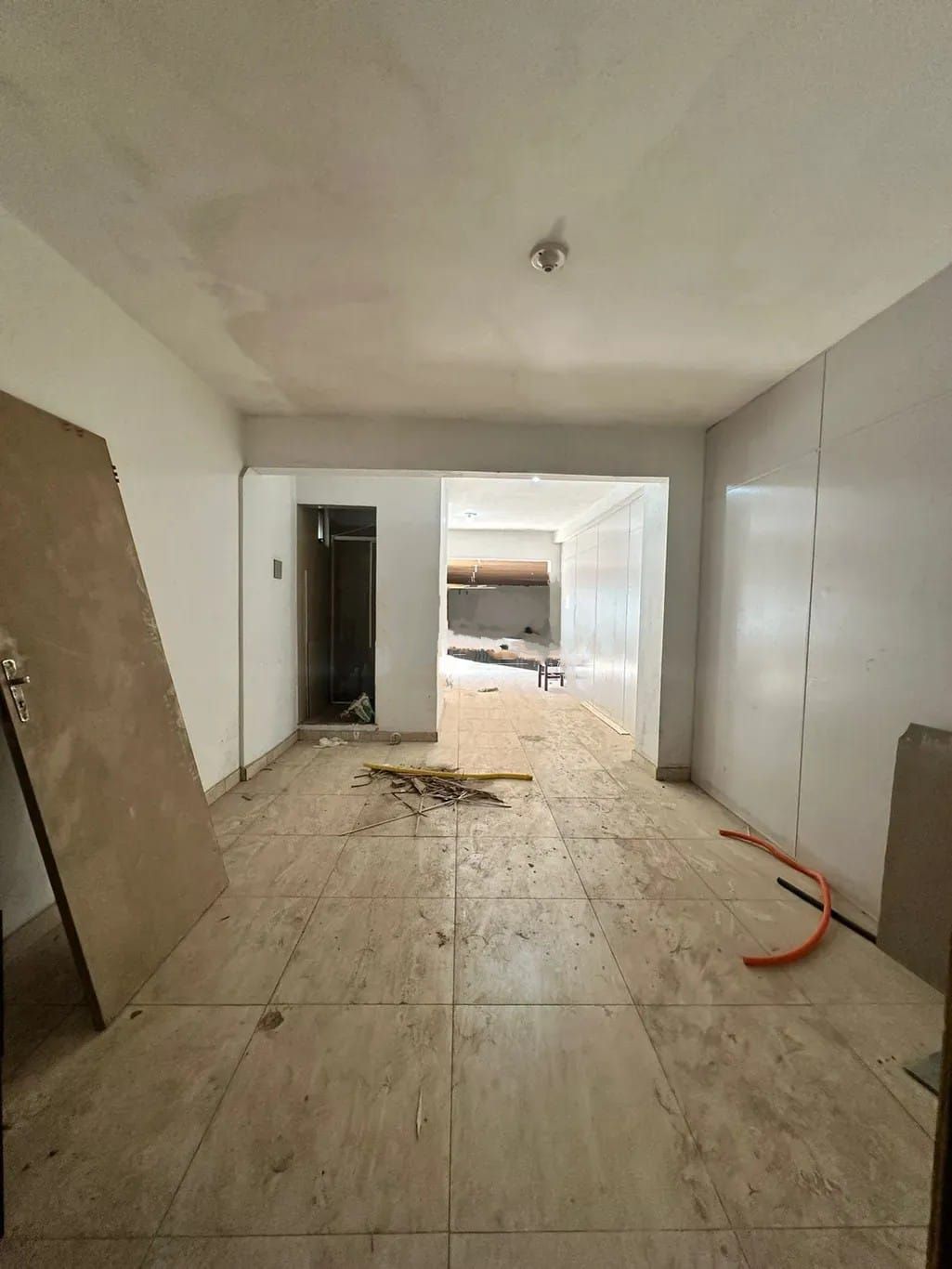 Casa Comercial Ampla No Bairro Lourdes Com 4 Salas, 3 Banheiros, Pátio e Estacionamento — Casa Comercial com 4 salas para alugar em Nossa Senhora de Lourdes, Santa Maria/RS