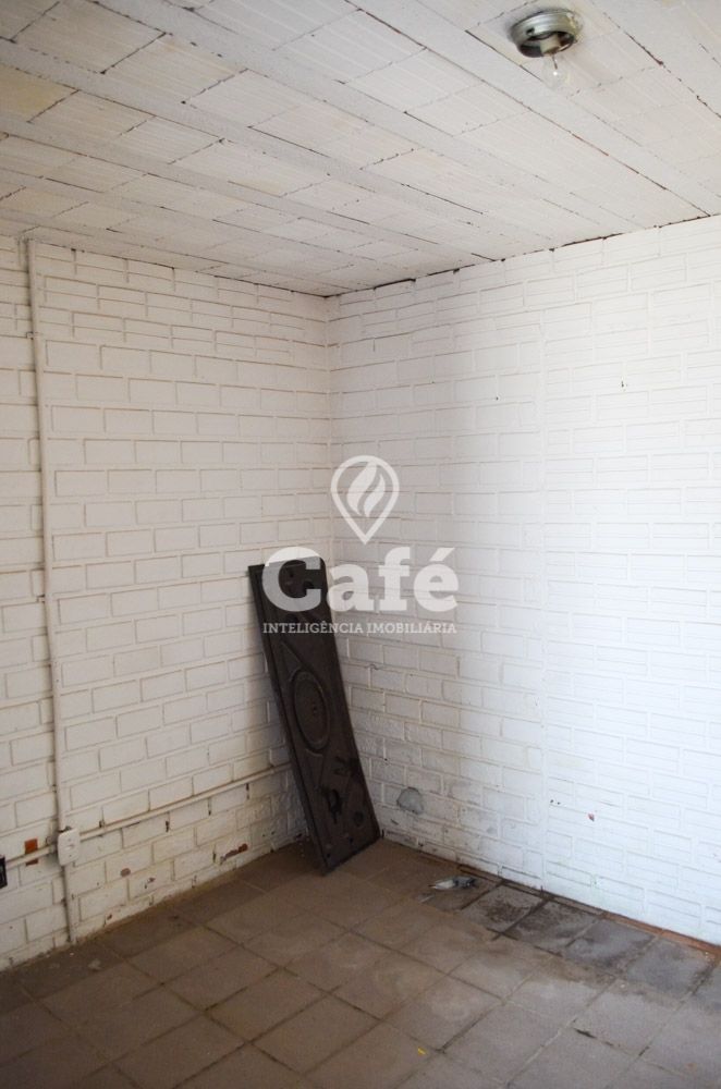 Pavilhão com 700m², 7 peças internas, 5 banheiros, 2 boxes de garagem — Pavilhão à venda em São João, Santa Maria/RS