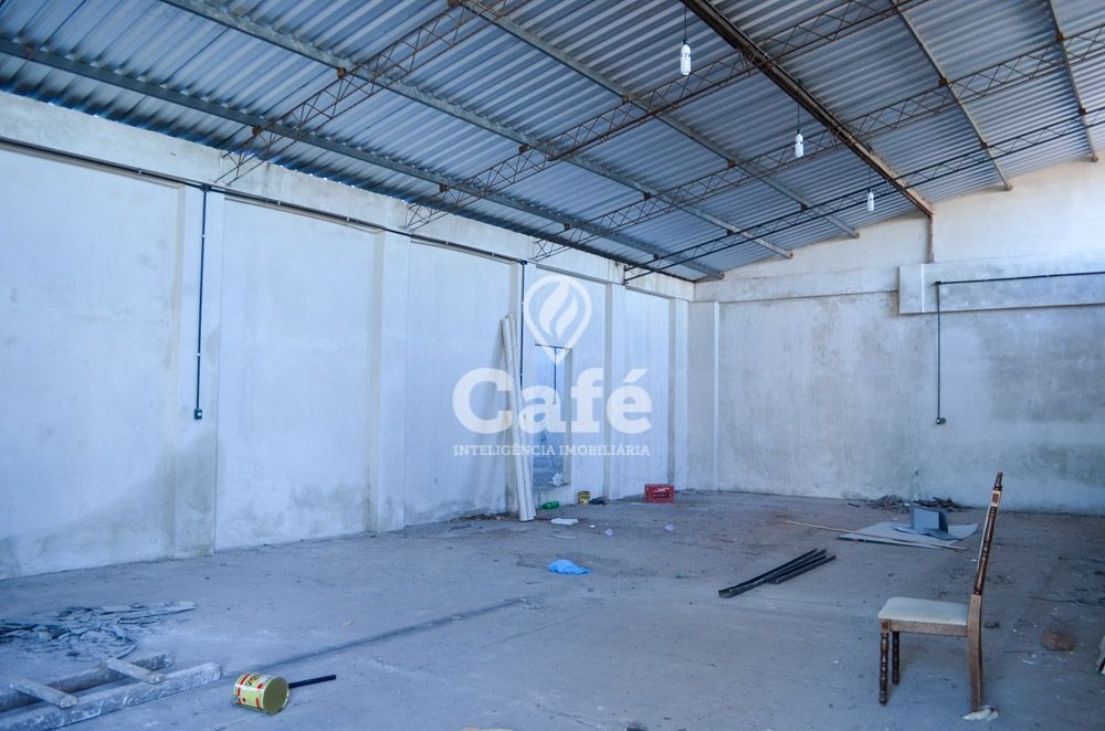 Pavilhão com 700m², 7 peças internas, 5 banheiros, 2 boxes de garagem — Pavilhão à venda em São João, Santa Maria/RS