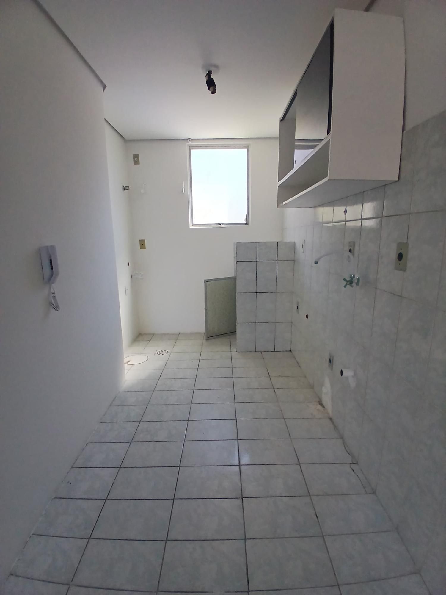 Apartamento Central de 2 dormitórios, sala de estar, banheiro social, cozinha e área de se — Apartamento com 2 quartos à venda em Centro, Santa Maria/RS