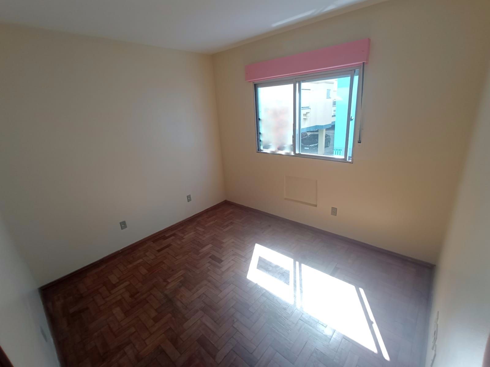 Apartamento De 2 Dormitórios, Sala de Estar com Sacada, Banheiro Social, Cozinha, Área de — Apartamento com 2 quartos para alugar em Duque de Caxias, Santa Maria/RS