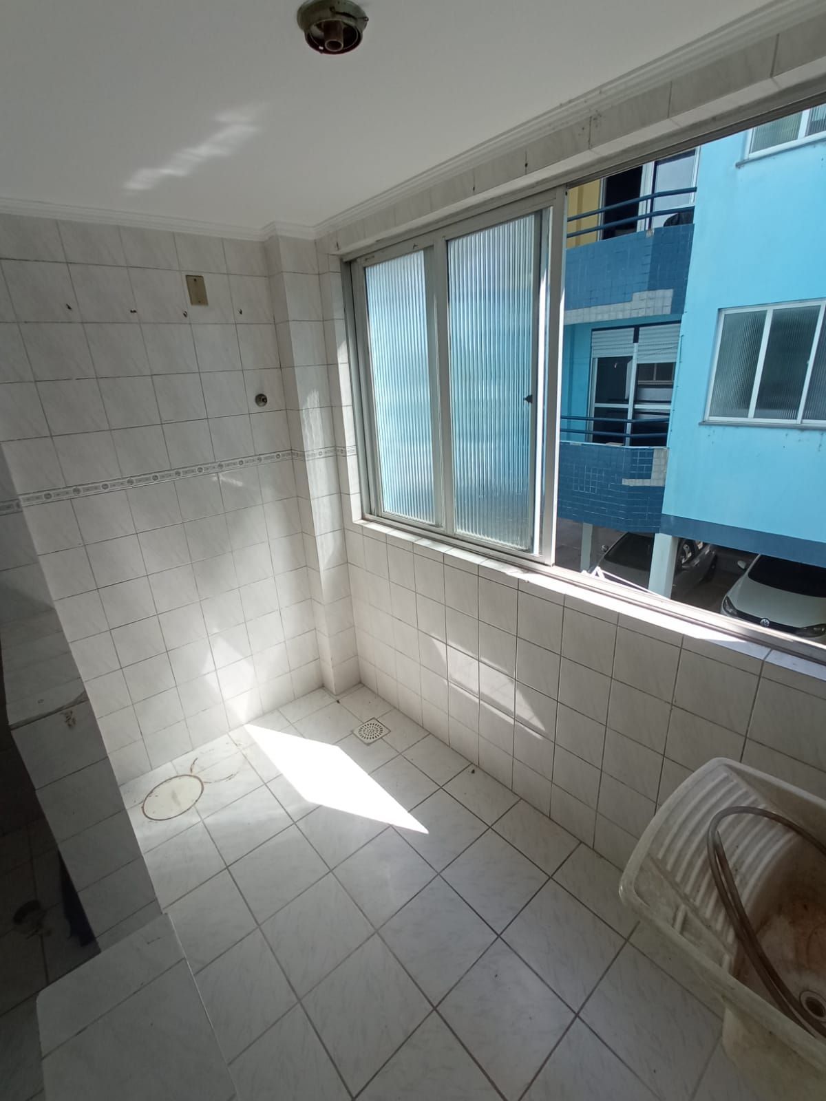 Apartamento De 2 Dormitórios, Sala de Estar com Sacada, Banheiro Social, Cozinha, Área de — Apartamento com 2 quartos para alugar em Duque de Caxias, Santa Maria/RS