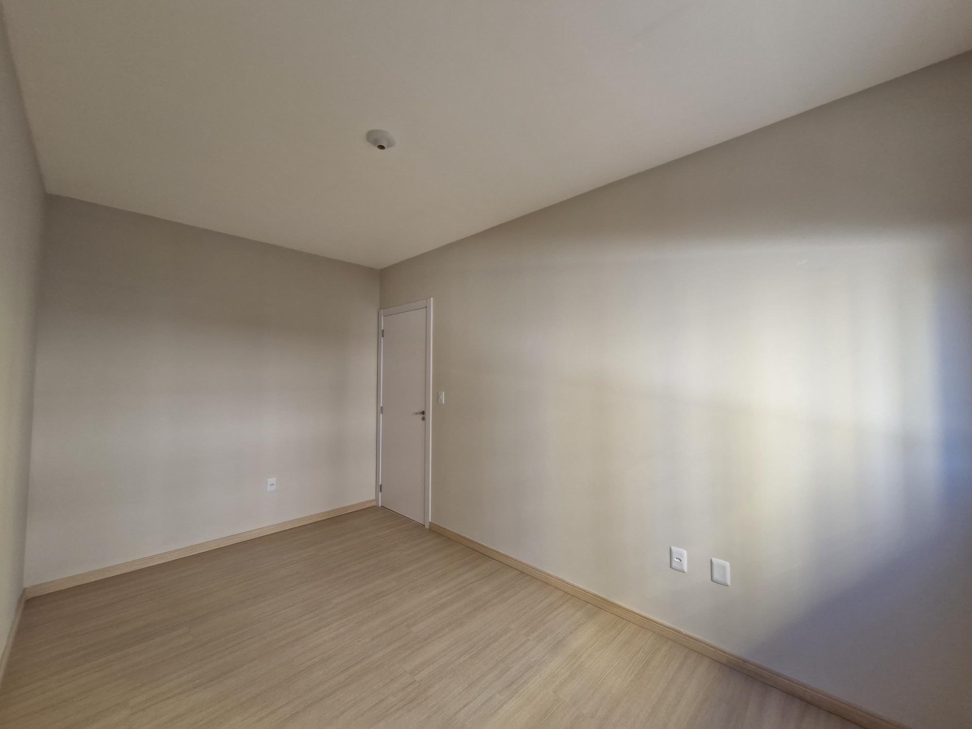 Apartamento de 2 dormitórios, sacada, churrasqueira com garagem no bairro Camobi em Santa — Apartamento com 2 quartos à venda em Camobi, Santa Maria/RS