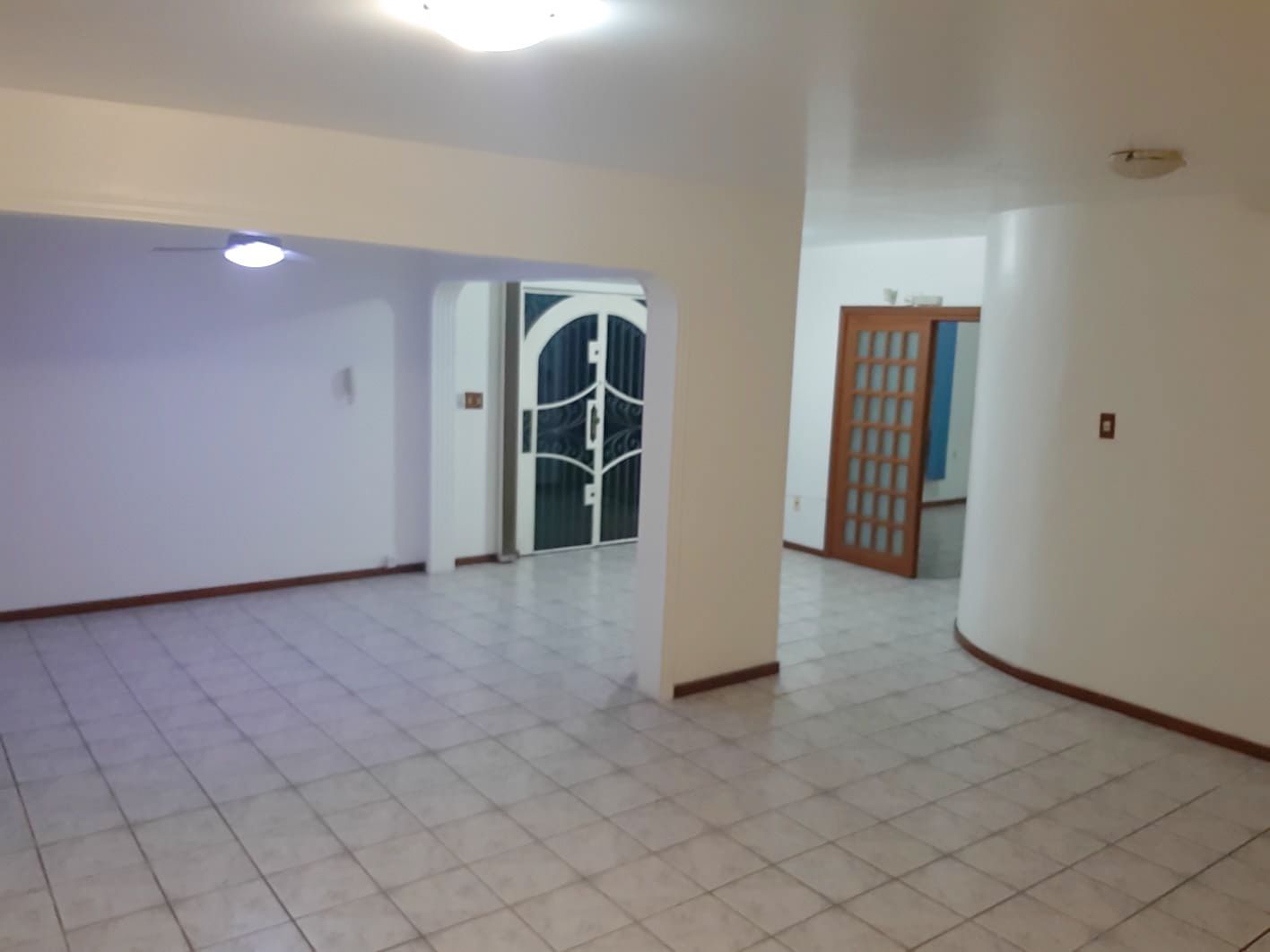 Casa Duplex De 5 Dormitórios, (2) Suíte, (4) Salas, (3) Banheiros, Closet, (3) Cozinhas, L — Casa com 5 quartos à venda em Nossa Senhora do Perpétuo Socorro, Santa Maria/RS
