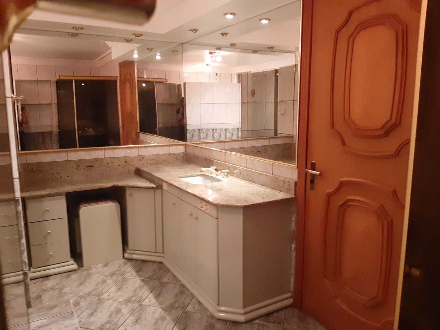 Casa Duplex De 5 Dormitórios, (2) Suíte, (4) Salas, (3) Banheiros, Closet, (3) Cozinhas, L — Casa com 5 quartos à venda em Nossa Senhora do Perpétuo Socorro, Santa Maria/RS