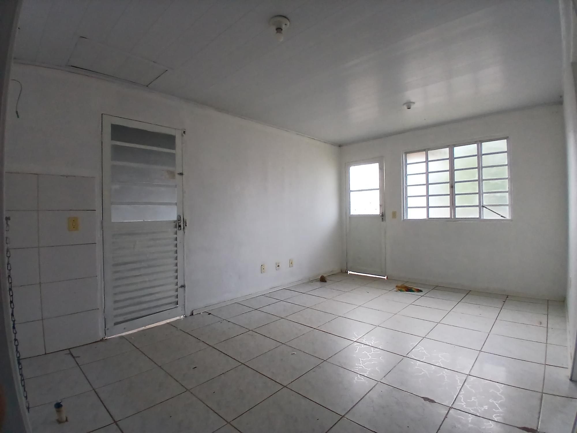 Casa no Diácono João Luiz Pozzobon de 2 dormitórios, sala e cozinha conjugadas, banheiro s — Casa com 2 quartos para alugar em Diácono João Luiz Pozzobon, Santa Maria/RS
