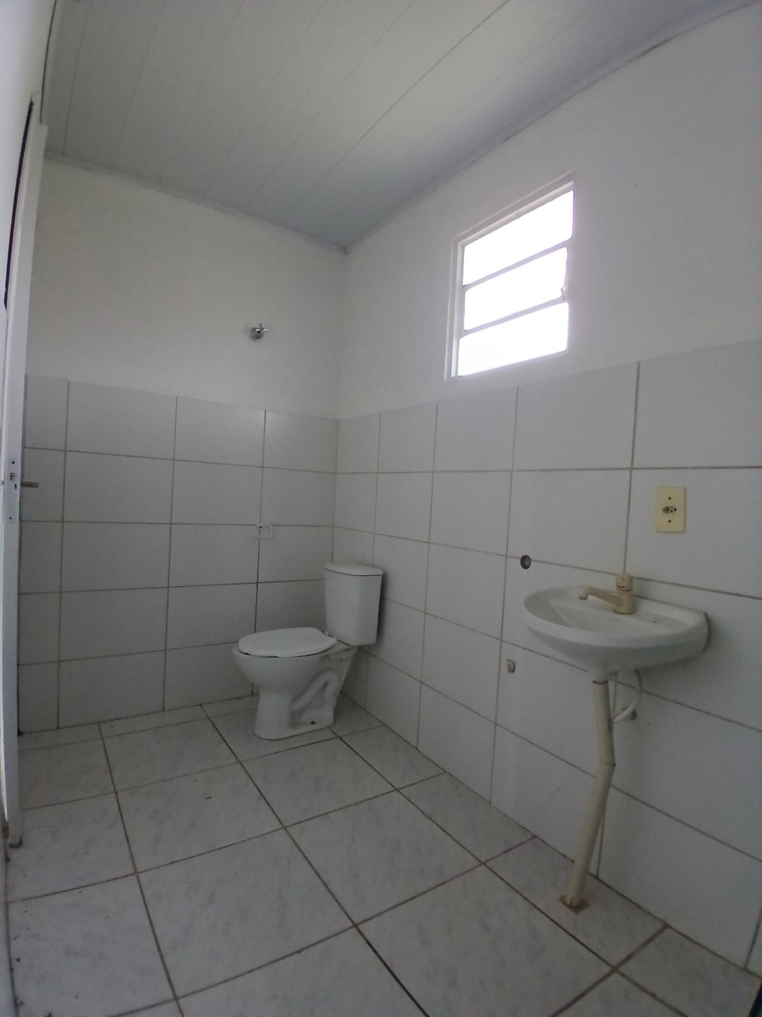 Casa no Diácono João Luiz Pozzobon de 2 dormitórios, sala e cozinha conjugadas, banheiro s — Casa com 2 quartos para alugar em Diácono João Luiz Pozzobon, Santa Maria/RS