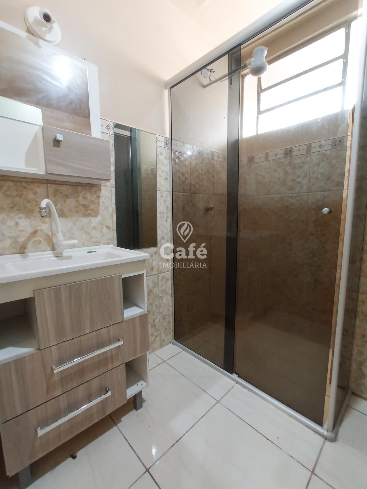 Apartamento Central De 3 Dormitórios, Sala de Estar, Banheiro Social, Cozinha e Área de Se — Apartamento com 3 quartos à venda em Nossa Senhora de Fátima, Santa Maria/RS