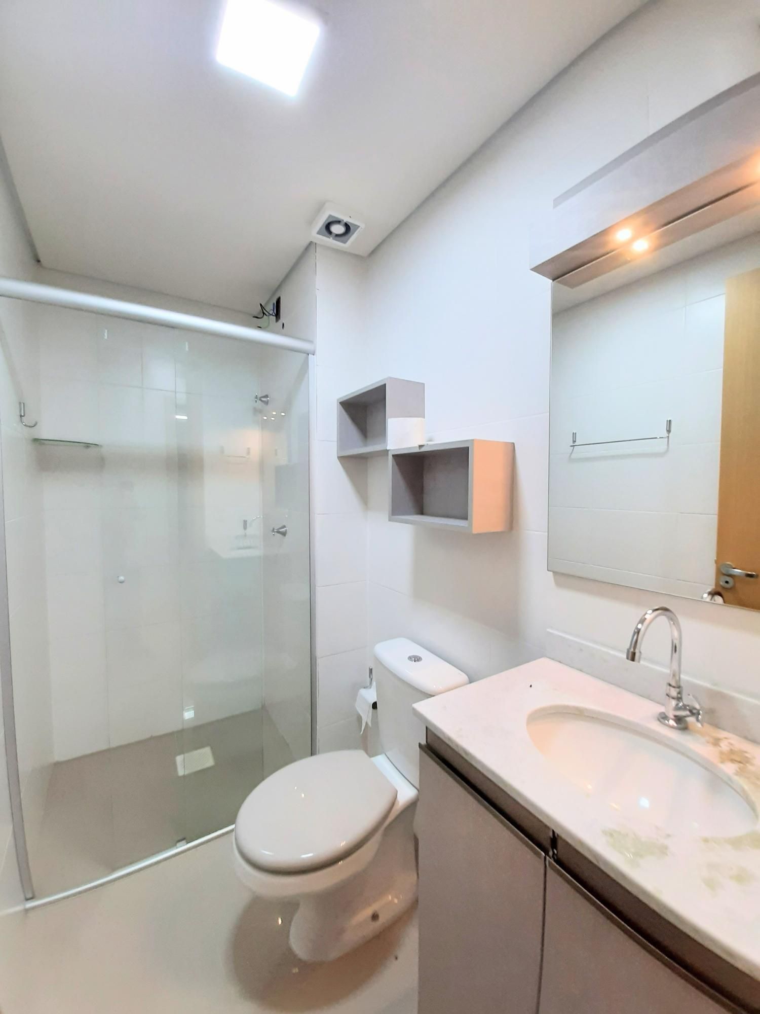 Apartamento 2 quartos, suíte, andar alto, com 2 sacadas churrasqueira elevador e garagem — Apartamento com 2 quartos para alugar em Centro, Santa Maria/RS