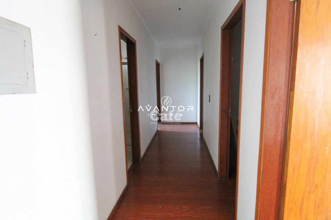 Casa ampla com 3 dormitórios, com localização central, excelente para investidor, e moradi — Casa com 3 quartos à venda em Passo D'Areia, Santa Maria/RS