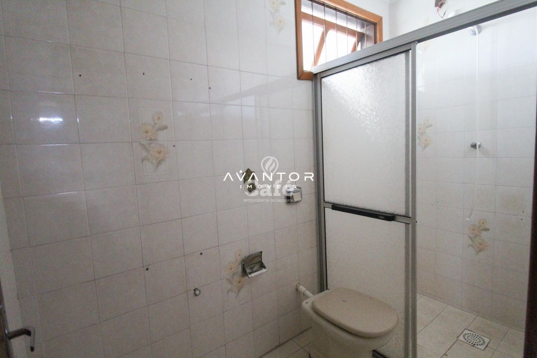 Casa ampla com 3 dormitórios, com localização central, excelente para investidor, e moradi — Casa com 3 quartos à venda em Passo D'Areia, Santa Maria/RS