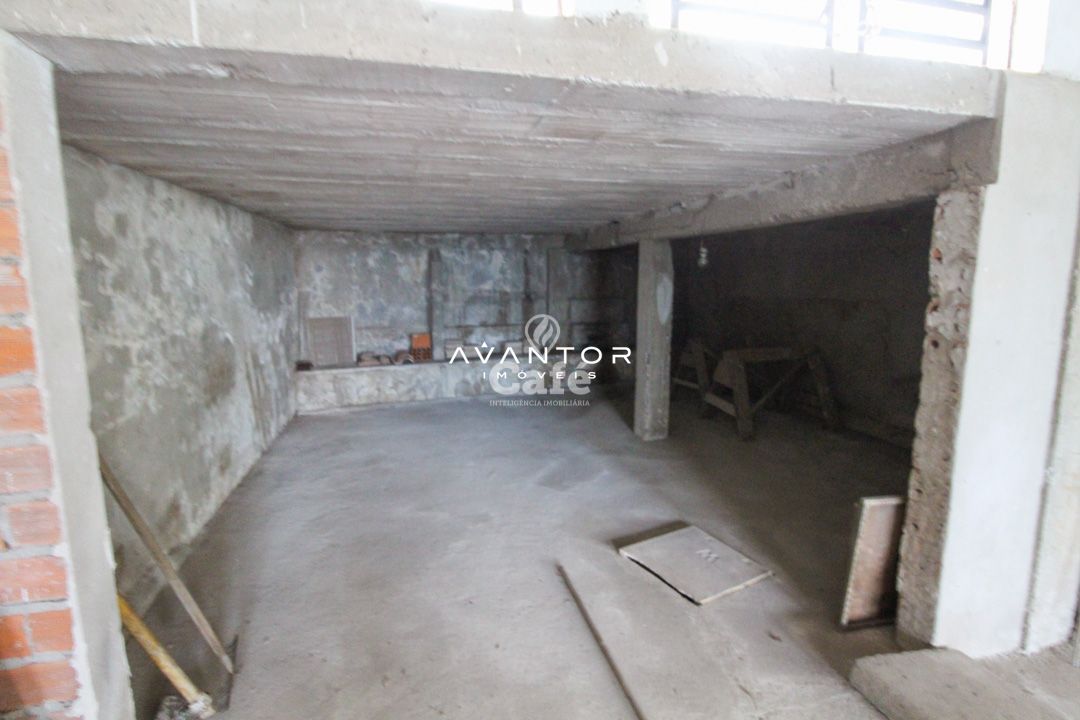 Casa ampla com 3 dormitórios, com localização central, excelente para investidor, e moradi — Casa com 3 quartos à venda em Passo D'Areia, Santa Maria/RS