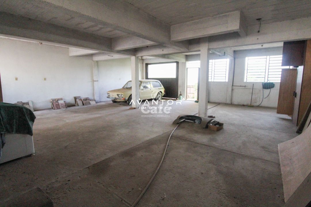Casa ampla com 3 dormitórios, com localização central, excelente para investidor, e moradi — Casa com 3 quartos à venda em Passo D'Areia, Santa Maria/RS